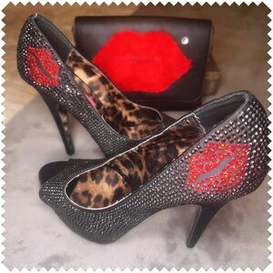 Betsey Johnson Black Heels with Red Lip Accents and matching crossbody 💋💋